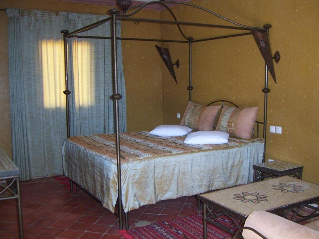 Click Excursions Tafraoute Hotel Taddart Buitenkant foto